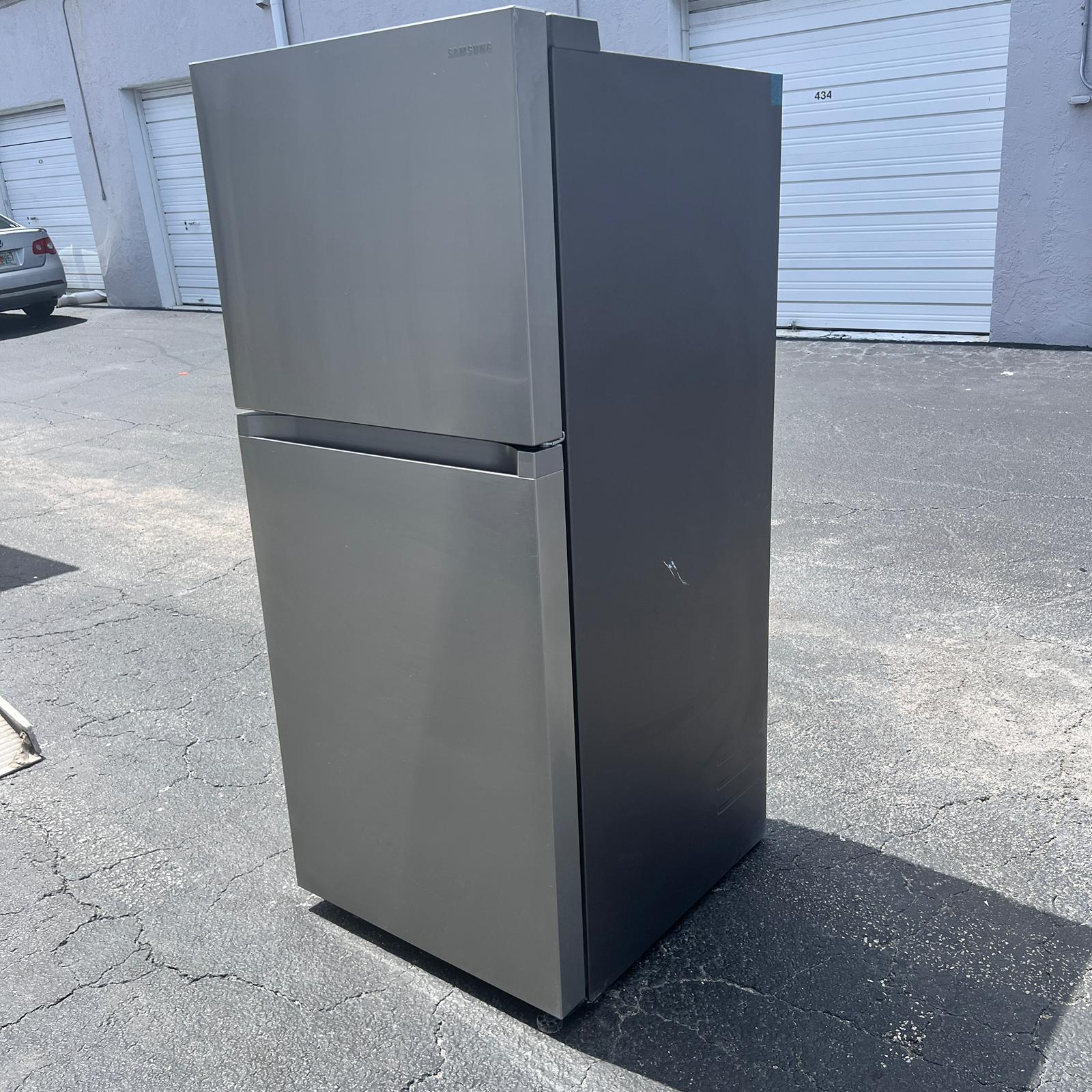 Samsung Stainless Steel Top and Bottom Refrigerator Samsung Stainless Steel Top and Bottom Refrigerator
